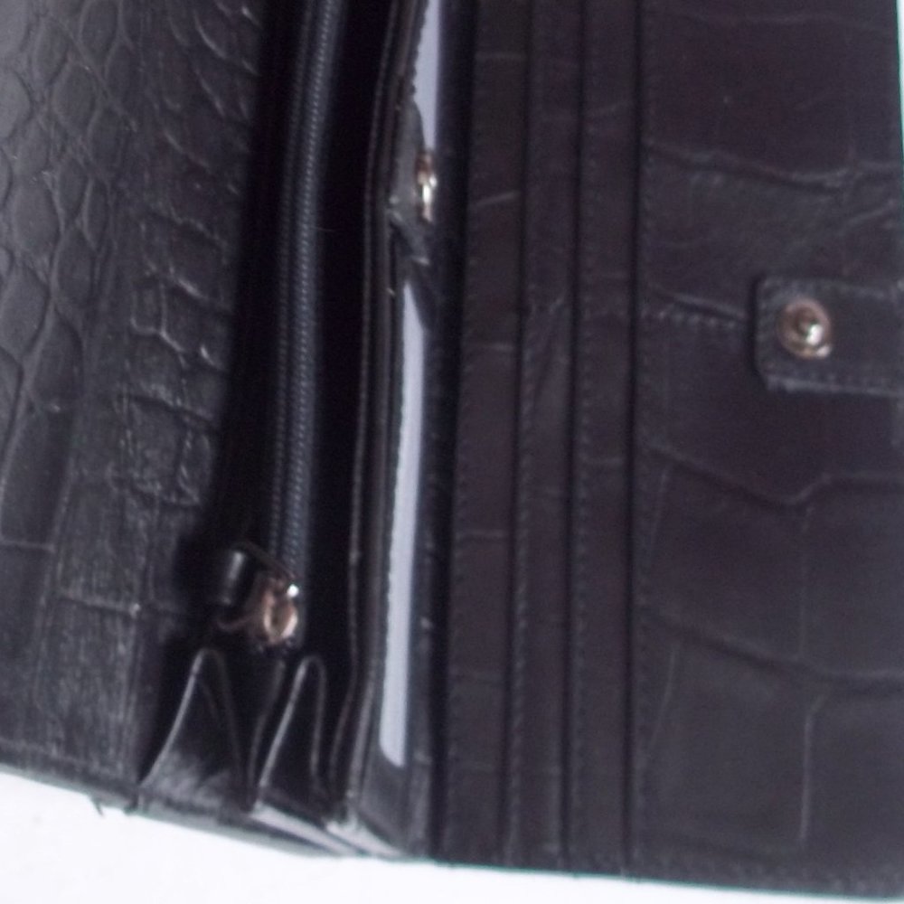 Tahari Leather Flap Clutch Wallet Black Croco NWOT - Picture 5 of 6